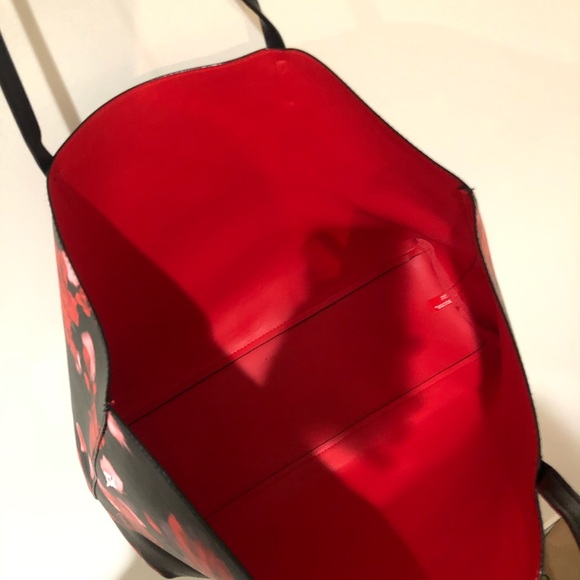 ⭐️⭐️⭐️VICTORIA’S SECRET TOTE - Picture 3 of 6